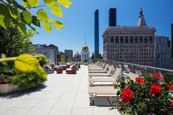 Building Photo - 77 W 24 St