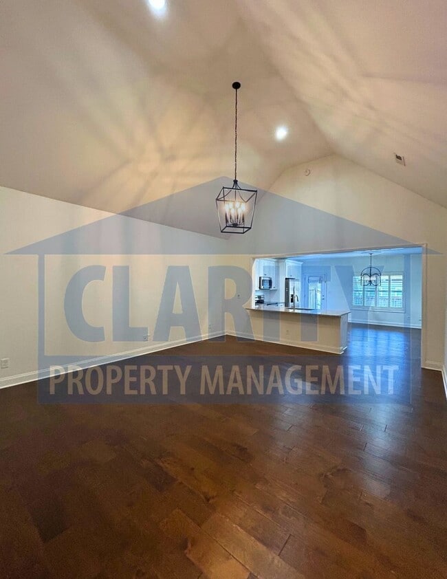 Building Photo - Single-level two bedroom townhome!