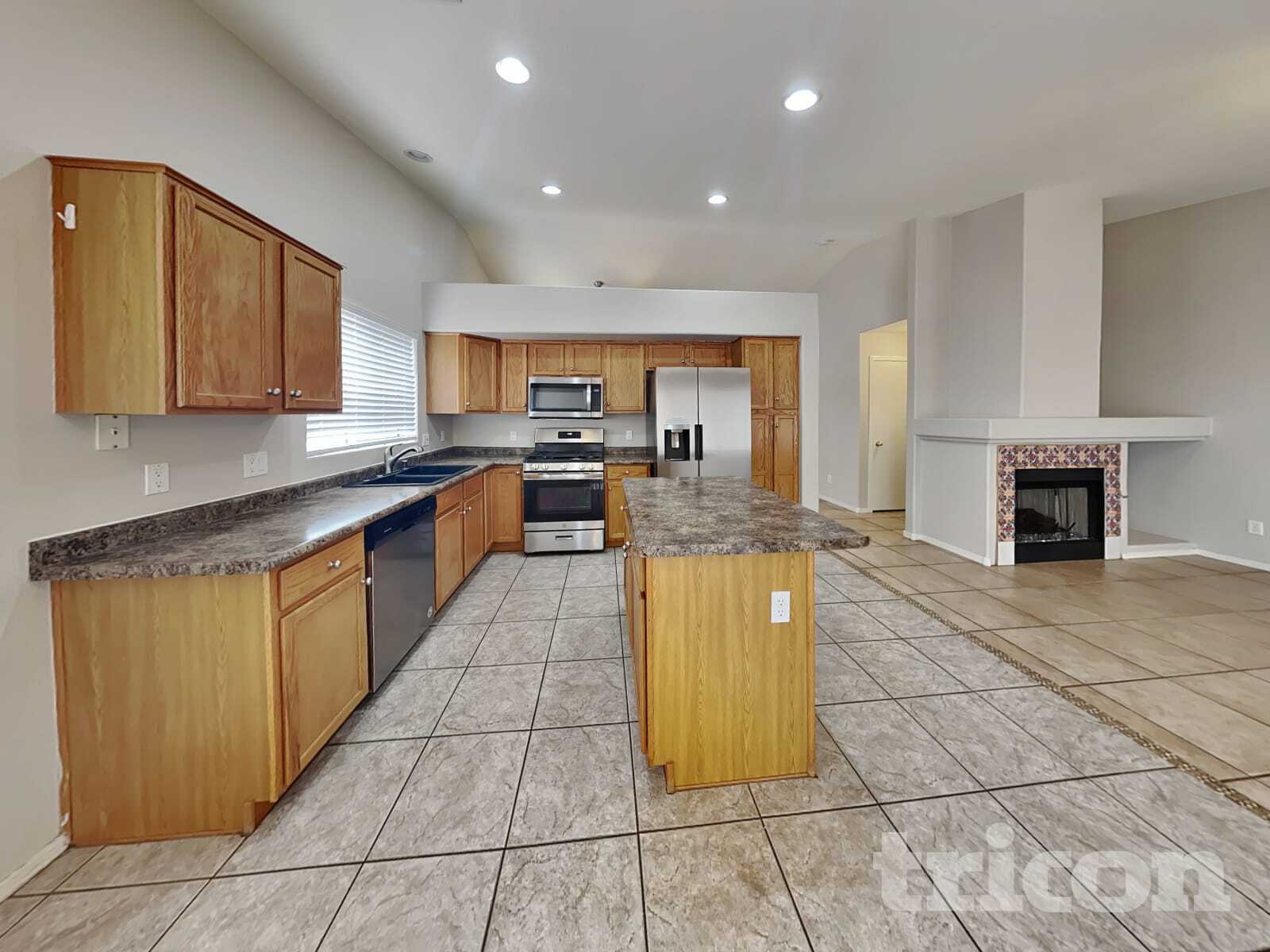 Building Photo - 5521 N 103rd Dr