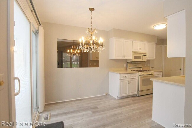 Building Photo - 2110 Hidden Meadows Dr