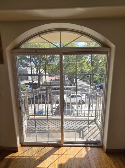 Building Photo - 483 Rutland Rd