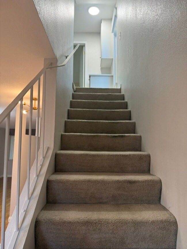Building Photo - Sonoma Racquet Club Circle ~ Gorgeous 2 Bedroom 1.5 Bath in Rohnert Park