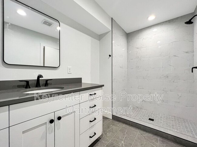 Building Photo - 5600 N Pierce Park Ln