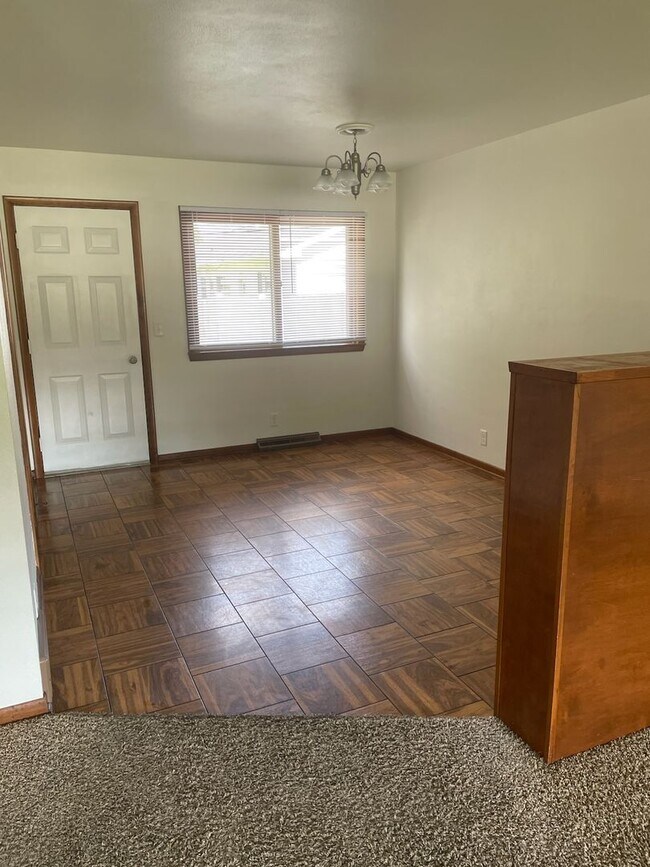 Building Photo - 1006-1006 N Sumac Dr