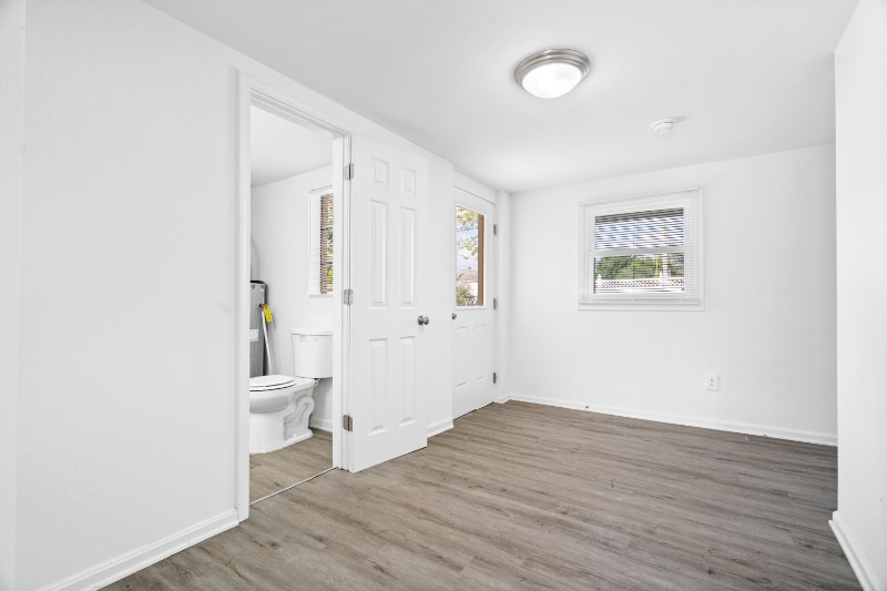 Building Photo - 102 S West St