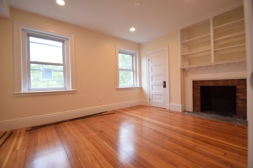 Building Photo - 1619 Beacon St