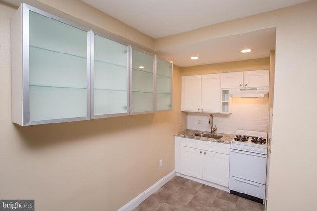 Building Photo - 2101 Chestnut St