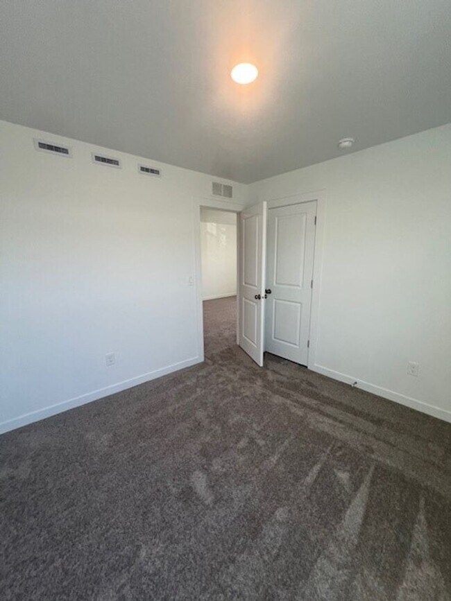 Building Photo - Newer 4 bed 2.5 bath home in Caldwell, just off Middleton Rd and Ward Rd.