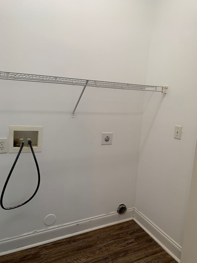 Building Photo - 2 Bedroom 1.5 Bath Townhome in Pleasant Gr...