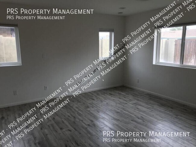 Building Photo - 603 E Solana Dr