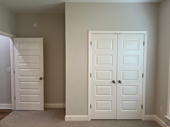 Building Photo - 306 Falls Drive