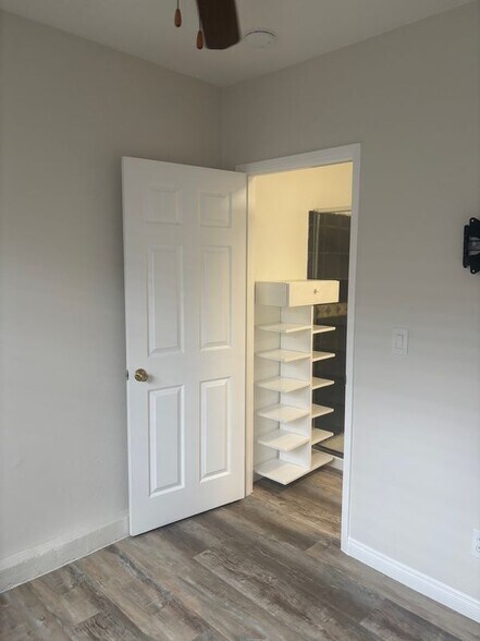 Building Photo - 829 Kostner Dr