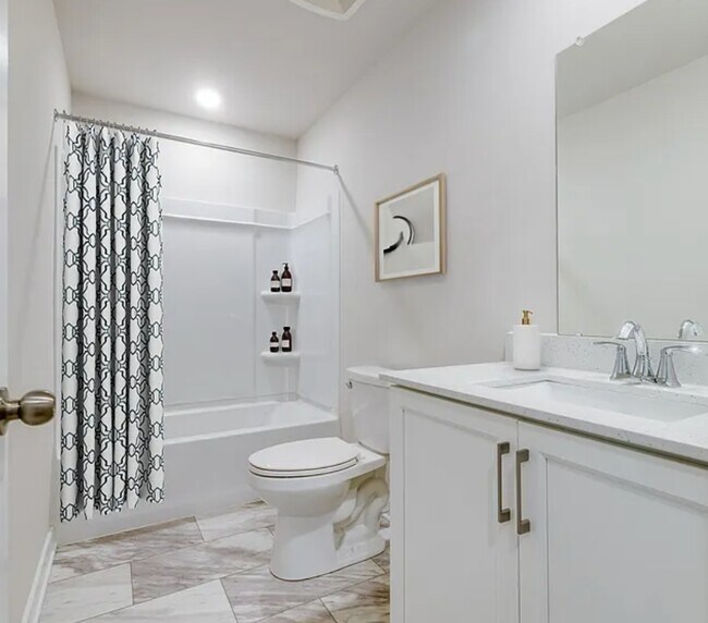 Common Bathroom 3rd floor - 306 Bennetts Ct