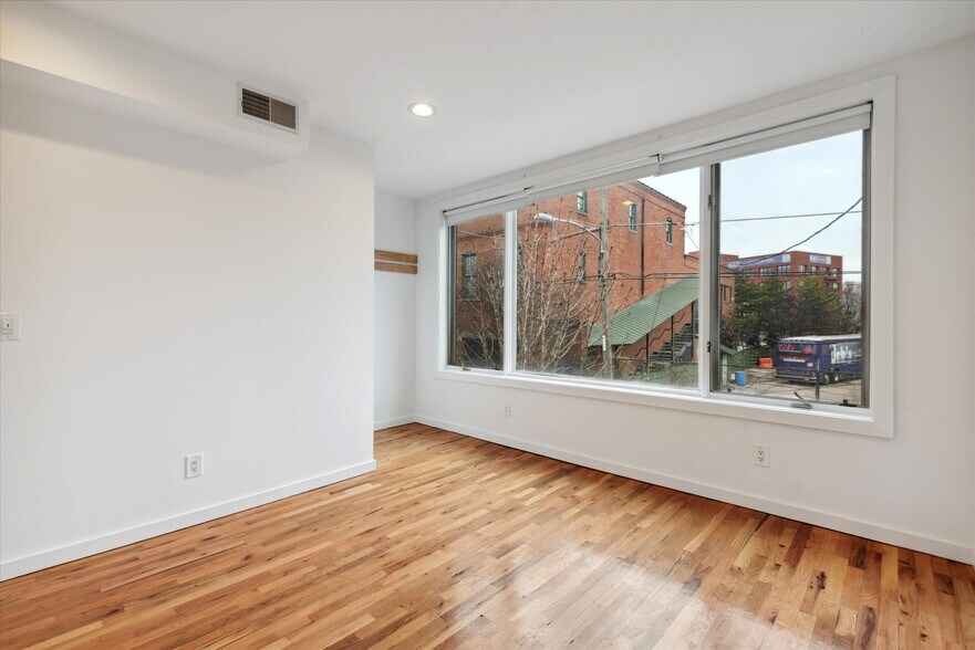 Building Photo - 1432 N Cadwallader St