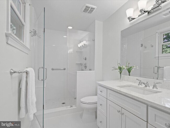 Building Photo - 9715 Ceralene Dr