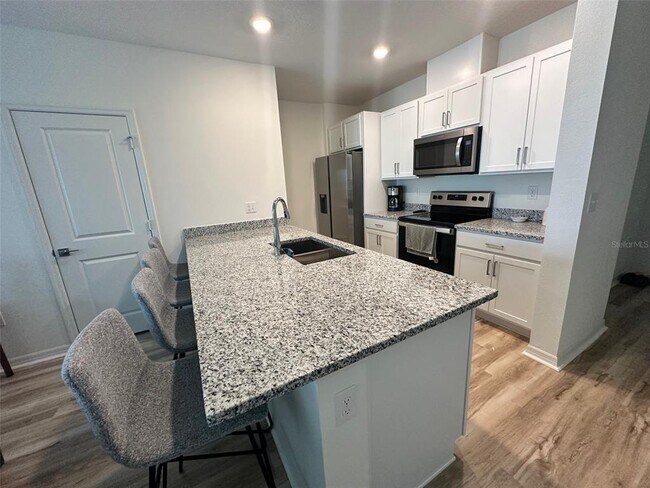 Building Photo - 668 Stoney Pointe Cir