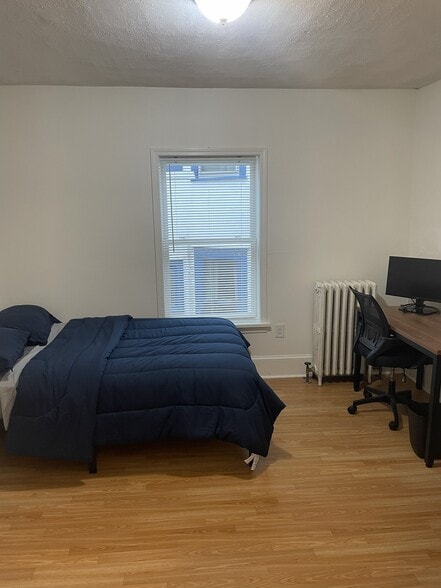 bedroom 1 - 826 N Aurora St