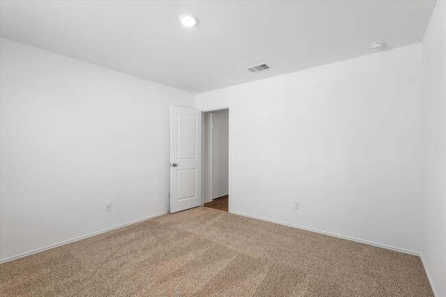 Building Photo - 425 Escondido Cir