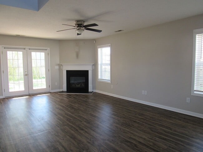 Building Photo - 3 BR 2 BA Jacksonville Commons