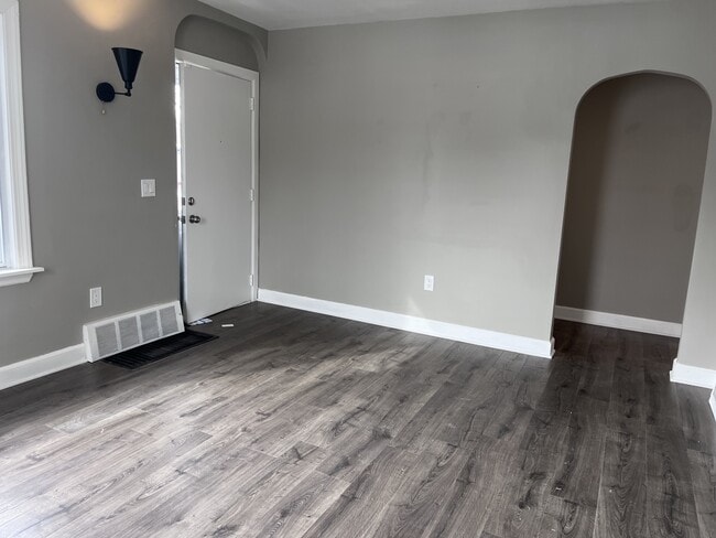 Building Photo - 3017 Kleinpell St