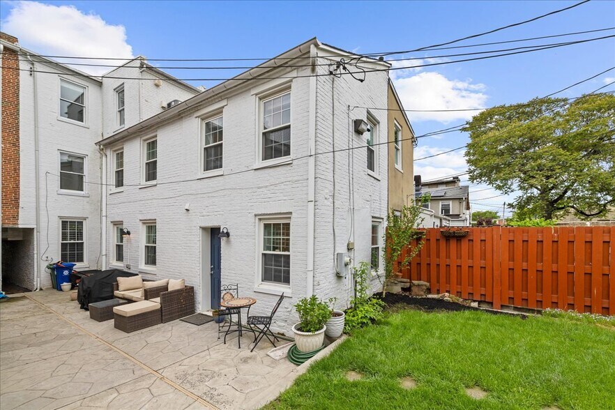 Building Photo - 656 Washington Blvd