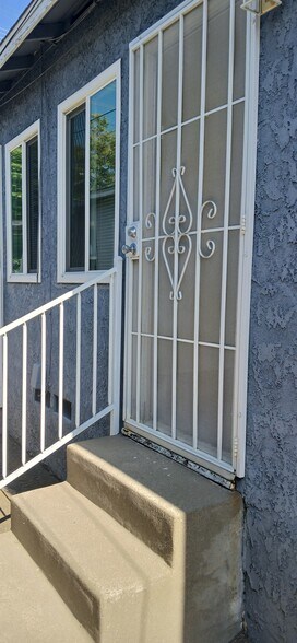 Back Door - 1728 N Hollywood Way