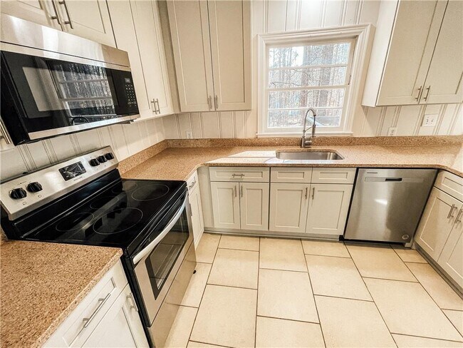 Building Photo - 359 N Victoria Rd