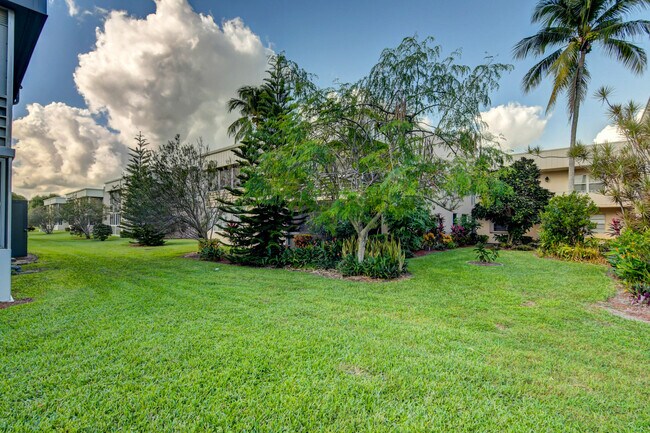 Building Photo - 42 Burgundy A