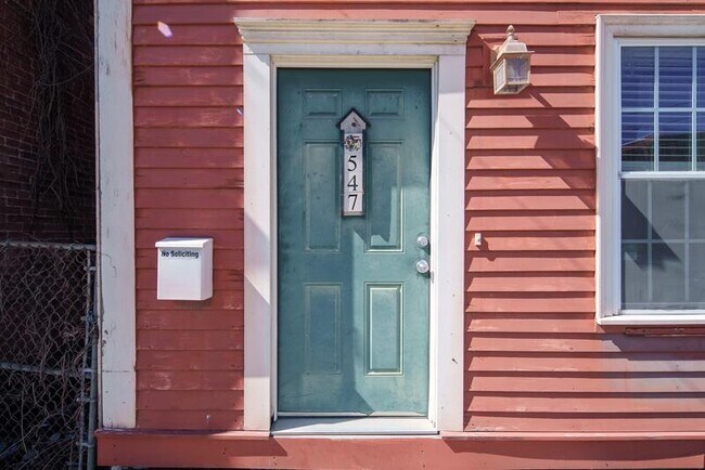 Building Photo - 547 1st St