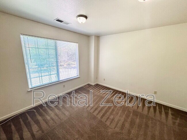 Building Photo - 2935 Willowbrook Dr