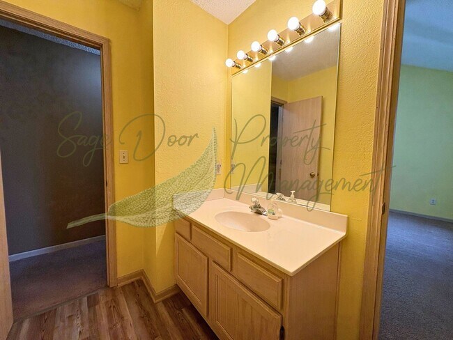 Building Photo - 505 NE 1st St