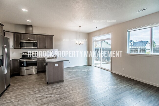 Building Photo - 203 Woodlawn Ln