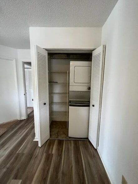 Building Photo - 6532 Chasewood Dr