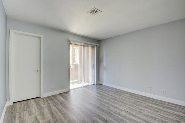 Building Photo - SUNSET BAY CONDO Two bed/ Two bath condo l...