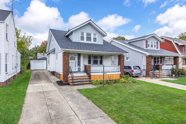 Building Photo - 4040 W 158th St