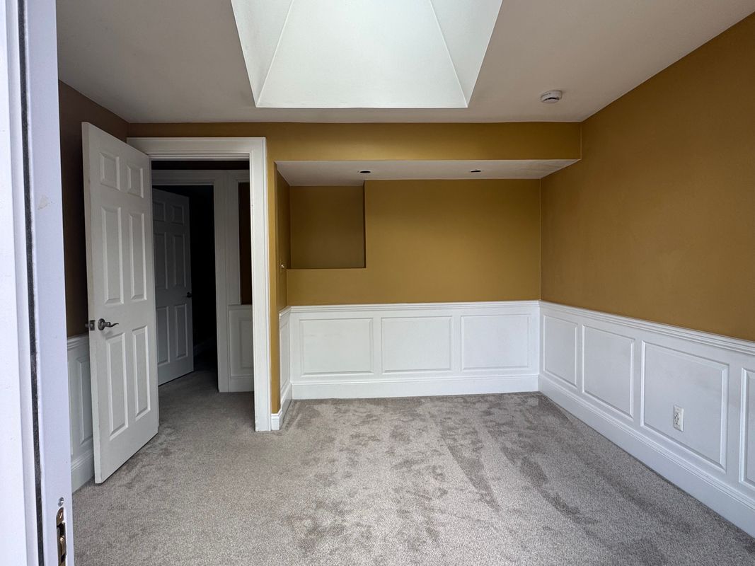 Building Photo - 1508 Lakeview Dr