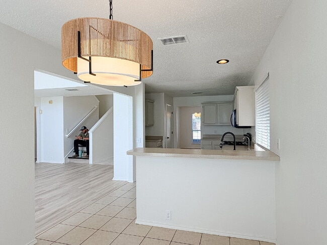 Building Photo - 4-Bedroom, 2.5-Bath, 2 Story Home in Fort Worth!