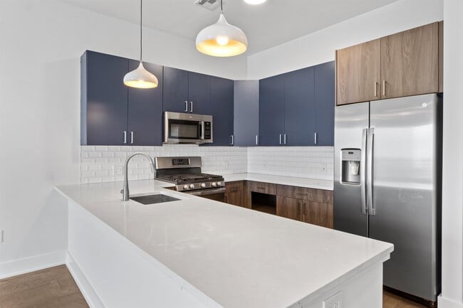 Building Photo - 250 Ave E