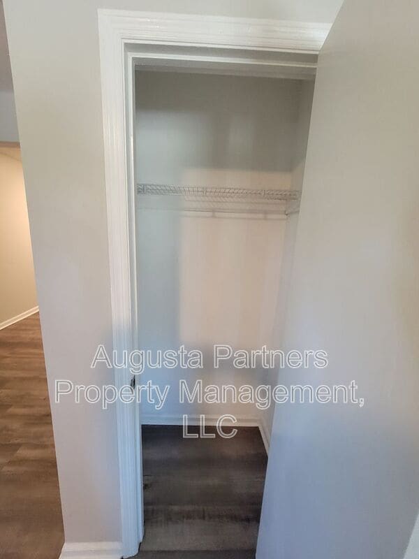 Building Photo - 112 3rd St