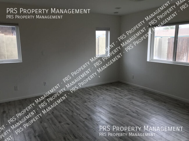 Building Photo - 603 E Solana Dr