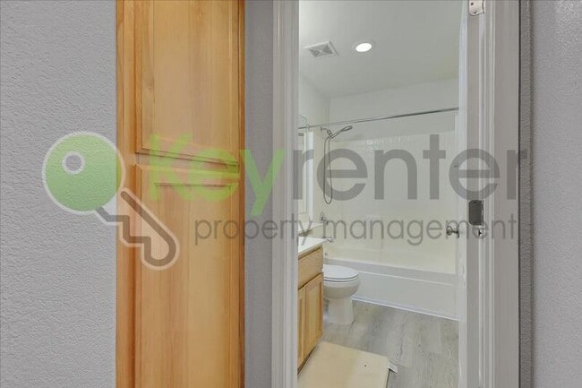 Building Photo - 461 Anjou Cir