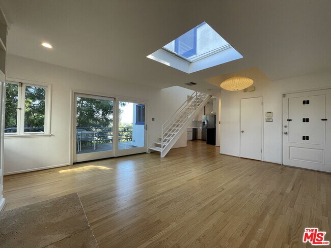 Building Photo - 6216 Temple Hill Dr