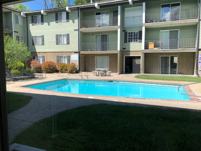 2 Outdoor Pools - 724 W 1720 N