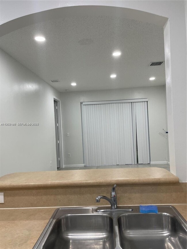 Building Photo - 4295 NE 10th Ct