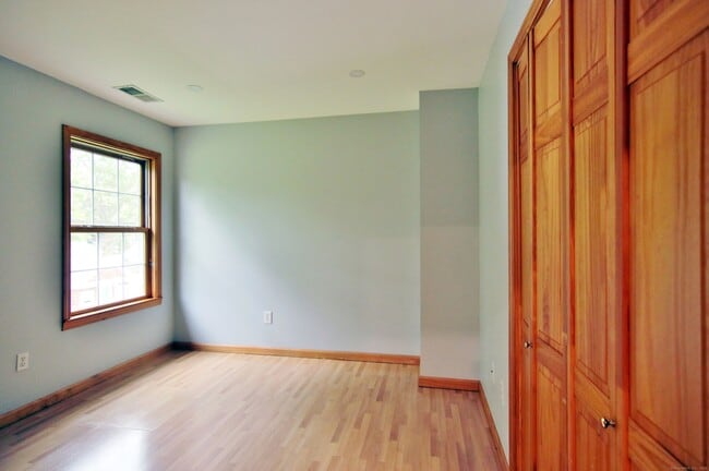 Building Photo - 290 Folino Dr