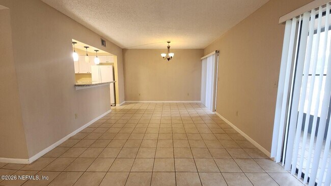 Building Photo - 27 Veronese Ct