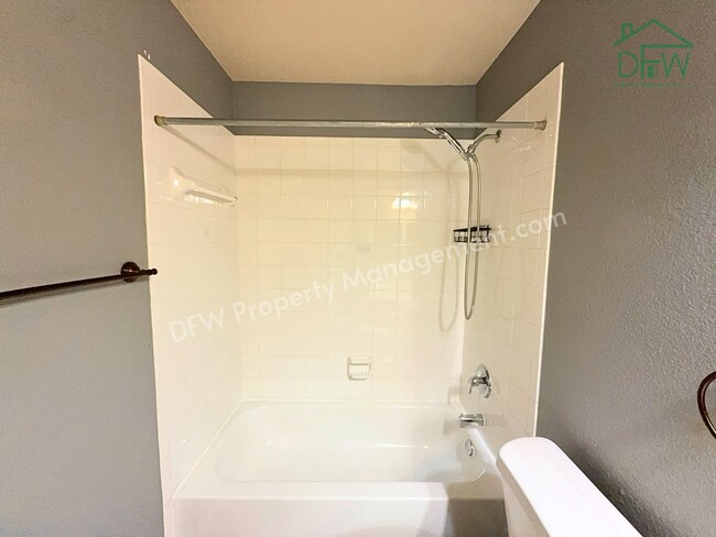 Building Photo - Charming 3 Bed / 2 Bath Home for Lease in Heritage Glen — Fort Worth
