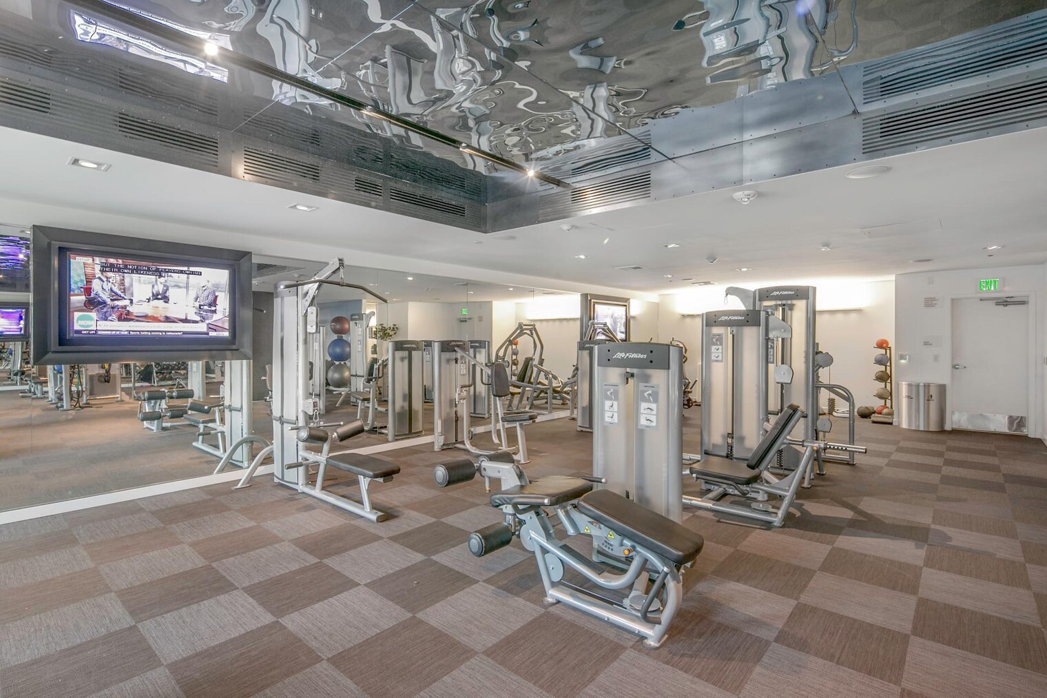 Building Photo - 690 Long Bridge St