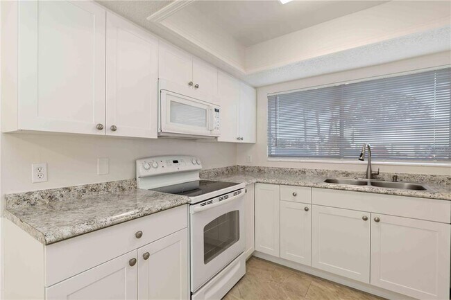 Building Photo - 3569 Bee Ridge Rd