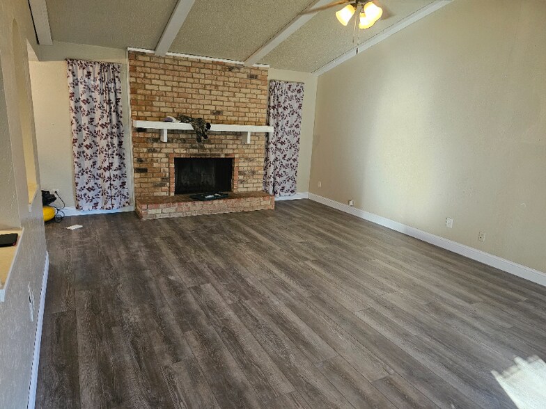 Building Photo - 1733 Crystal Way